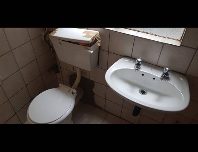 2 BEDROOM FLAT FOR SALE IN VEREENIGING CENTRAL